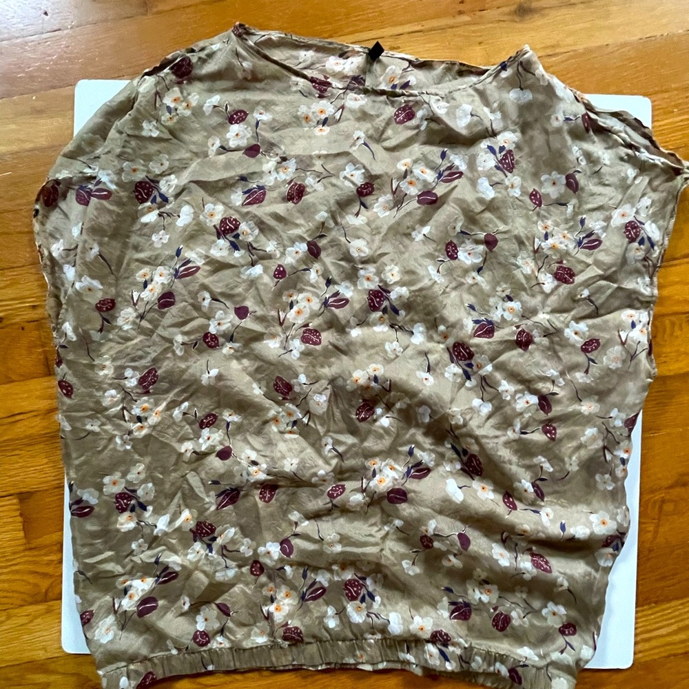 Silk short sleeve shirt M with peek-a-boo sleeves.
